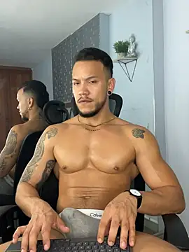 Snapshot of ARON_TAYLER01 chatting on February 1, 2025, 3:39 pm ARON TAYLER01 online show from February 1, 2025, 3:39 pm