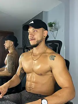 Snapshot of ARON_TAYLER01 chatting on February 4, 2025, 12:55 pm ARON TAYLER01 online show from February 4, 2025, 12:55 pm