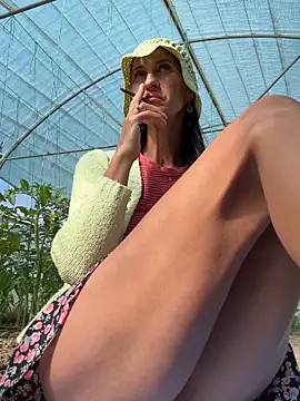 MilffantasyX online show from June 17, 2026, 6:57 am