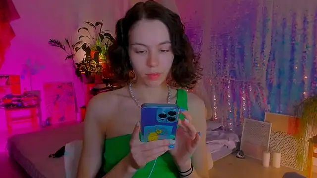 Snapshot of poli__ chatting on February 16, 2025, 10:44 pm poli   online show from February 16, 2025, 10:44 pm