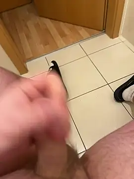 Cozqhh online show from February 9, 2026, 1:53 pm