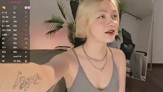  Rude Girl  online show from November 10, 2025, 4:23 pm