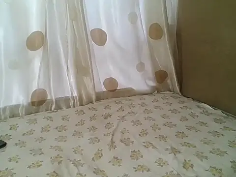 Snapshot of SexyBee96 chatting on March 25, 2026, 1:43 pm SexyBee96 online show from March 25, 2026, 1:43 pm