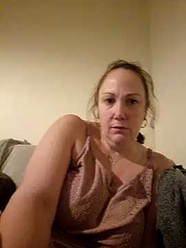 Snapshot of Wisie_Cutie chatting on January 22, 2025, 10:37 pm Wisie Cutie online show from January 22, 2025, 10:37 pm