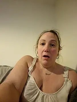 Snapshot of Wisie_Cutie chatting on January 19, 2025, 9:45 pm Wisie Cutie online show from January 19, 2025, 9:45 pm