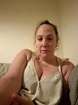 Snapshot of Wisie_Cutie chatting on January 26, 2025, 10:24 pm Wisie Cutie online show from January 26, 2025, 10:24 pm