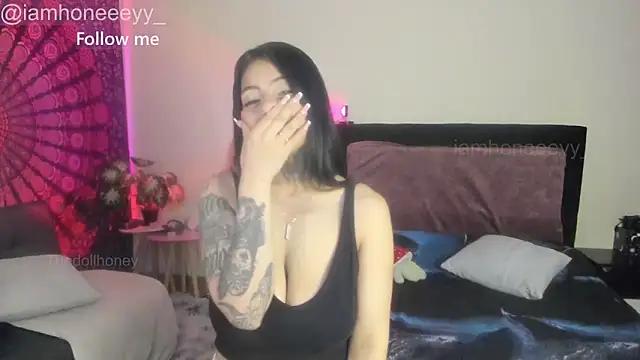 Snapshot of Thedollhoney chatting on October 9, 2025, 9:26 pm Thedollhoney online show from October 9, 2025, 9:26 pm