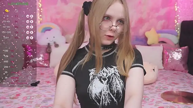 Snapshot of minx_g1rl chatting on March 17, 2025, 6:40 am minx g1rl online show from March 17, 2025, 6:40 am