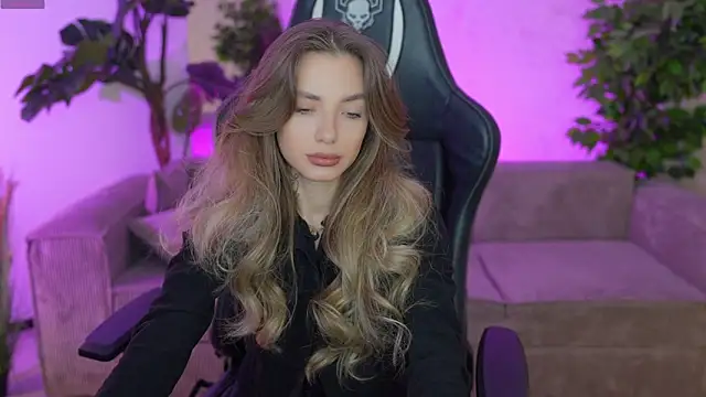 Snapshot of Kisasolo chatting on March 16, 2025, 7:38 pm Kisasolo online show from March 16, 2025, 7:38 pm