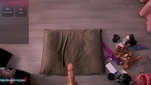 Redhead Shark new online show from March 13, 2025, 3:28 pm