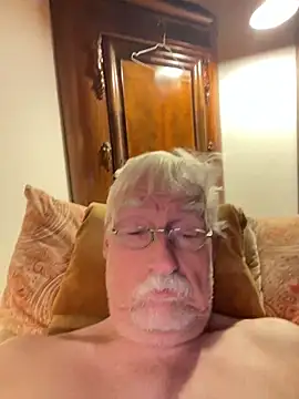 Steffibi1954 online show from November 11, 2025, 1:22 am