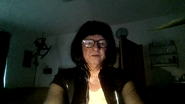 Snapshot of Seltsamoder chatting on October 25, 2025, 3:34 pm Seltsamoder online show from October 25, 2025, 3:34 pm