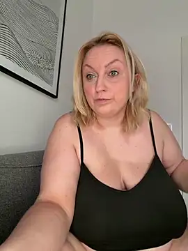 Snapshot of BBW_Nora chatting on June 11, 2026, 8:22 am BBW Nora online show from June 11, 2026, 8:22 am