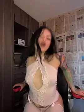 i am nina  online show from June 1, 2026, 9:03 pm