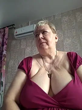 Snapshot of EffectFiona chatting on February 3, 2026, 3:59 am EffectFiona online show from February 3, 2026, 3:59 am