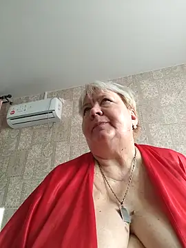 EffectFiona online show from October 12, 2025, 4:36 am