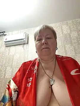 Snapshot of EffectFiona chatting on February 7, 2026, 1:02 am EffectFiona online show from February 7, 2026, 1:02 am