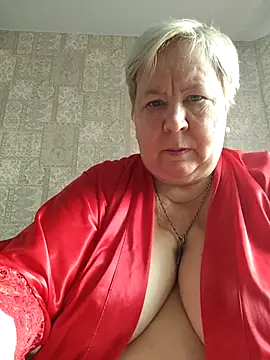 EffectFiona online show from October 16, 2025, 4:32 am