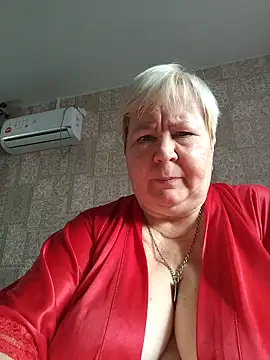 EffectFiona online show from October 28, 2025, 5:08 am