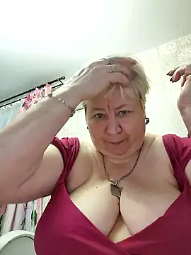 Snapshot of EffectFiona chatting on January 18, 2026, 3:43 am EffectFiona online show from January 18, 2026, 3:43 am