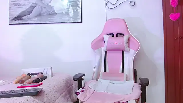 Amelie Rousell online show from December 22, 2025, 10:32 pm