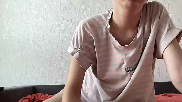 HoneyWiles online show from July 14, 2026, 12:55 pm