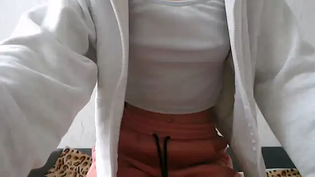 Snapshot of HoneyWiles chatting on February 11, 2026, 2:17 pm HoneyWiles online show from February 11, 2026, 2:17 pm