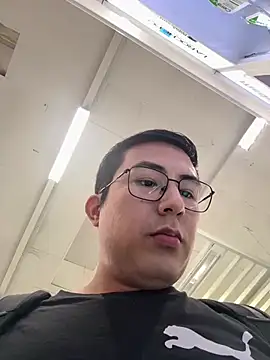 andrewmhilton  online show from March 5, 2026, 12:18 am