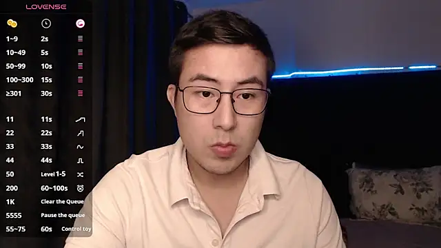 andrewmhilton  online show from November 16, 2025, 5:45 am