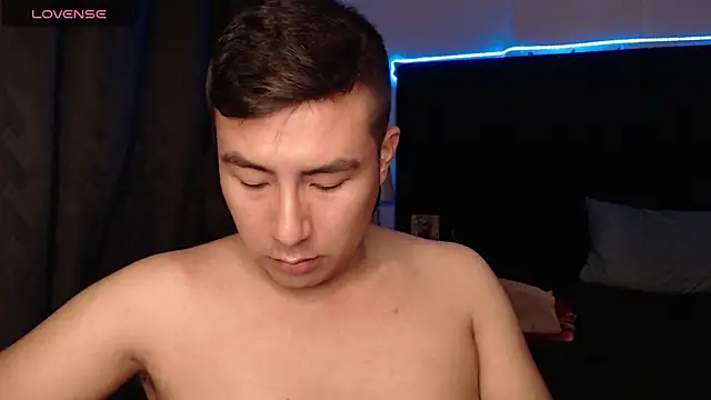 andrewmhilton  online show from October 8, 2025, 6:26 am