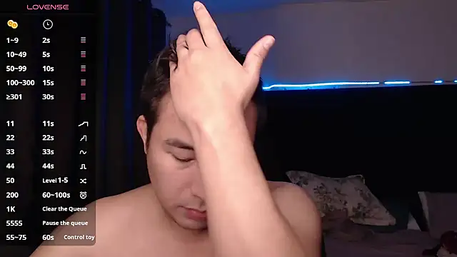 andrewmhilton  online show from November 15, 2025, 6:17 am