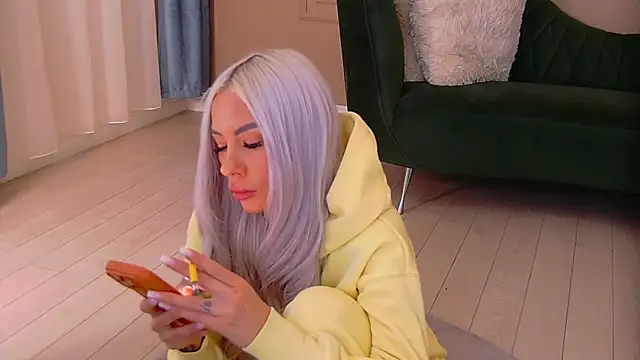 Snapshot of Bailey_Rush chatting on February 17, 2026, 5:43 pm Bailey Rush online show from February 17, 2026, 5:43 pm