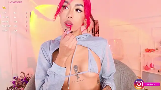 Mely-taylor online show from October 26, 2025, 11:05 pm