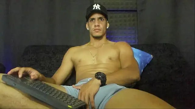 jhonnysnow17 online show from October 4, 2025, 6:48 am