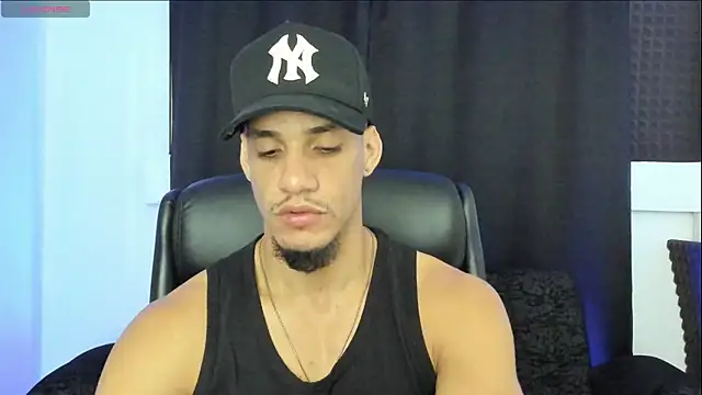 jhonnysnow17 online show from May 19, 2026, 3:57 am