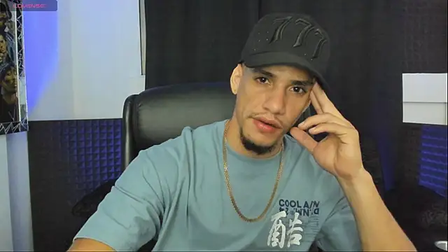 jhonnysnow17 online show from May 21, 2026, 2:42 am