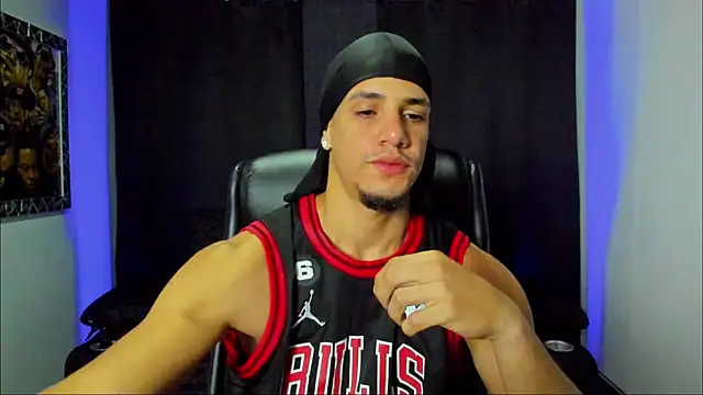 jhonnysnow17 online show from November 2, 2025, 11:54 pm