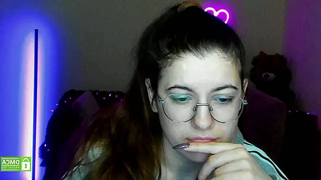 Aminabeatris online show from February 14, 2026, 6:24 am