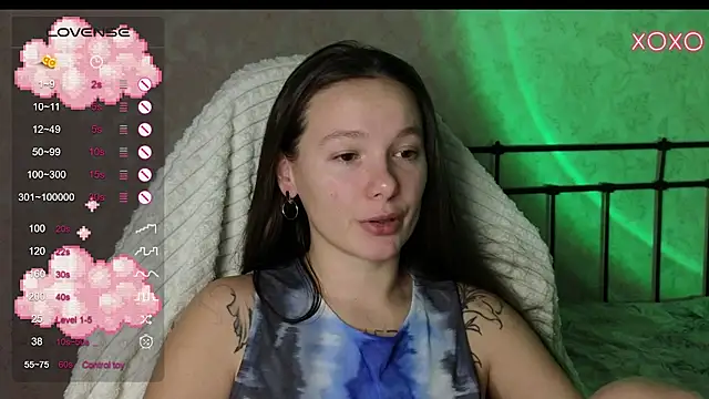 Snapshot of lil_luna_x chatting on December 14, 2024, 2:53 pm lil luna x online show from December 14, 2024, 2:53 pm