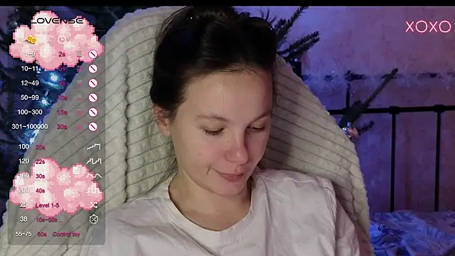 Snapshot of lil_luna_x chatting on December 23, 2024, 8:03 pm lil luna x online show from December 23, 2024, 8:03 pm