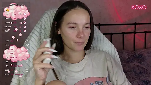 Snapshot of lil_luna_x chatting on October 17, 2025, 10:00 pm lil luna x online show from October 17, 2025, 10:00 pm