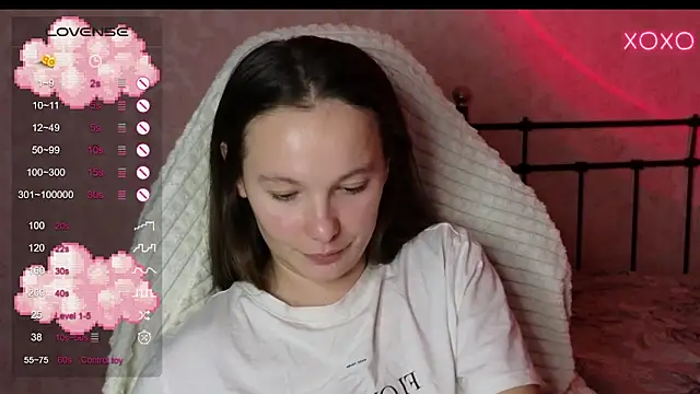 Snapshot of lil_luna_x chatting on December 15, 2024, 5:10 pm lil luna x online show from December 15, 2024, 5:10 pm