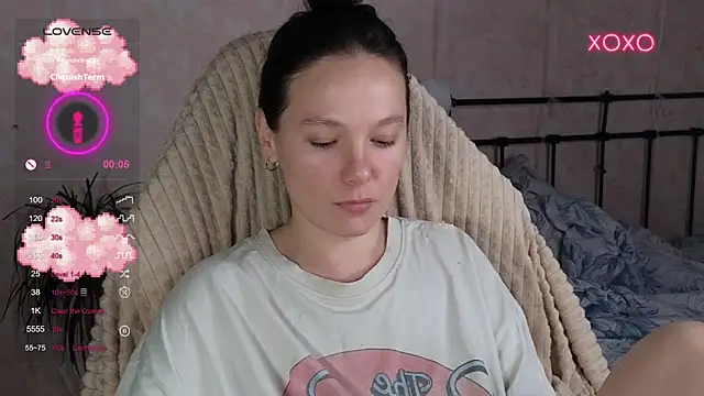 Snapshot of lil_luna_x chatting on February 22, 2026, 8:10 pm lil luna x online show from February 22, 2026, 8:10 pm