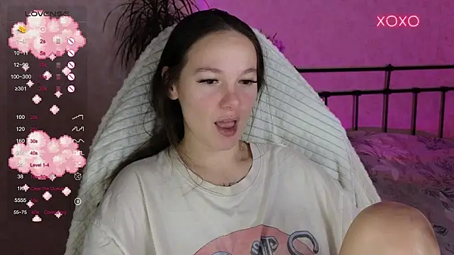 Snapshot of lil_luna_x chatting on November 26, 2025, 10:32 pm lil luna x online show from November 26, 2025, 10:32 pm