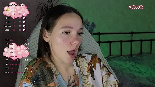 Snapshot of lil_luna_x chatting on November 12, 2025, 8:34 pm lil luna x online show from November 12, 2025, 8:34 pm