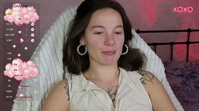 Snapshot of lil_luna_x chatting on October 15, 2025, 5:54 pm lil luna x online show from October 15, 2025, 5:54 pm