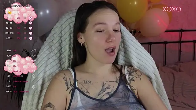 Snapshot of lil_luna_x chatting on February 2, 2026, 8:19 pm lil luna x online show from February 2, 2026, 8:19 pm