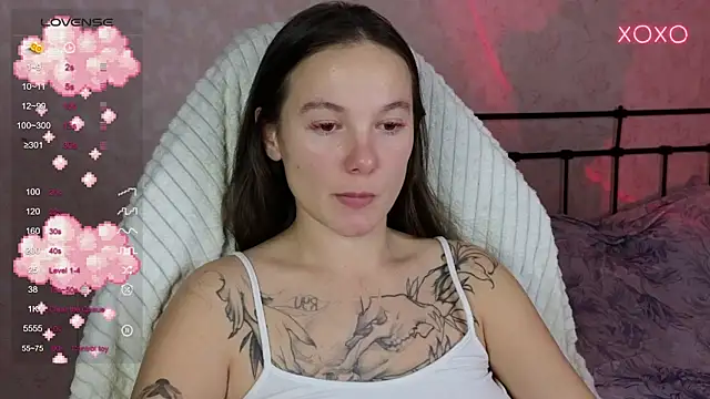 Snapshot of lil_luna_x chatting on October 19, 2025, 9:39 pm lil luna x online show from October 19, 2025, 9:39 pm