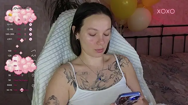 Snapshot of lil_luna_x chatting on February 8, 2026, 10:40 pm lil luna x online show from February 8, 2026, 10:40 pm