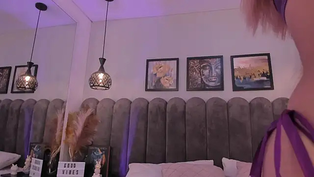 cute  cherry  online show from March 12, 2026, 8:35 pm